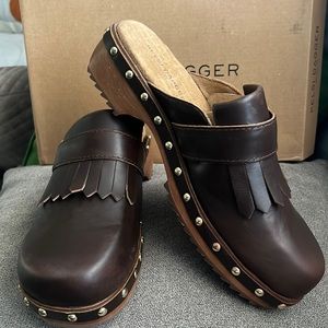 KELSI DAGGER  Leather Clogs NEW ❤️